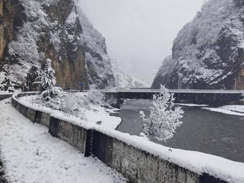ცაგერის მუნიციპალიტეტში  გზების თოვლისგან გაწმენდითი სამუშაოები მიმდინარეობს